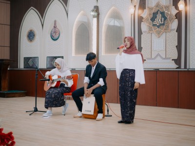 Penampilan Akustik dari Let. 7